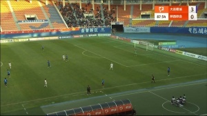 这……中甲大连主场疑似小球迷大骂“陕西是傻X”，转播收听清晰